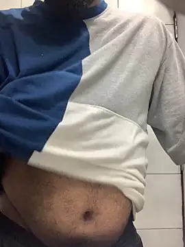 Snapshot of desiduzz21 chatting on December 18, 11:34 am desiduzz21 online show from December 18, 11:34 am