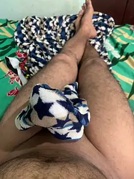 Snapshot of desiduzz21 chatting on January 29, 3:33 am desiduzz21 online show from January 29, 3:33 am