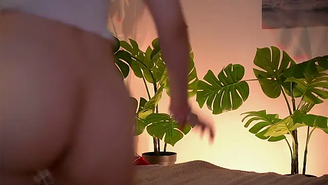 Snapshot of Tonyyxxx chatting on March 1, 6:35 am Tonyyxxx online show from March 1, 6:35 am