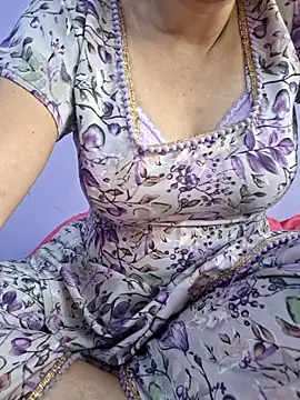 Snapshot of Melody_Shyla chatting on December 3, 2:41 am Melody Shyla online show from December 3, 2:41 am