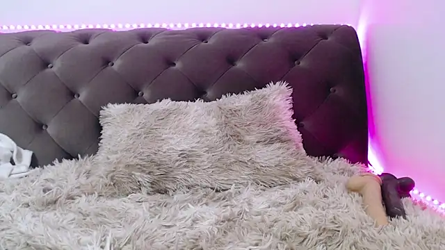 TiffanyPeretz online show from February 5, 8:57 pm