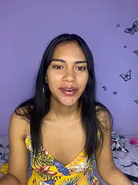 Snapshot of valeriah_7 chatting on December 2, 3:47 pm valeriah 7 online show from December 2, 3:47 pm