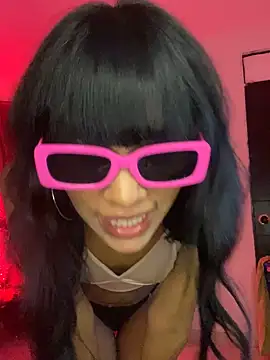 Snapshot of valeriah_7 chatting on December 5, 12:19 am valeriah 7 online show from December 5, 12:19 am