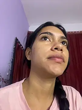 Snapshot of valeriah_7 chatting on December 15, 4:29 am valeriah 7 online show from December 15, 4:29 am