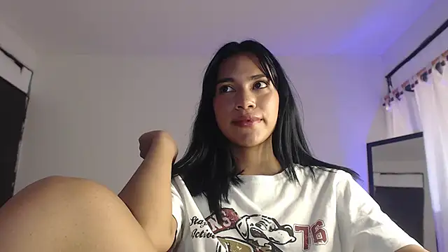 Snapshot of valeriah_7 chatting on January 24, 8:11 pm valeriah 7 online show from January 24, 8:11 pm
