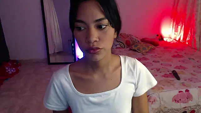 Snapshot of valeriah_7 chatting on February 8, 12:06 am valeriah 7 online show from February 8, 12:06 am
