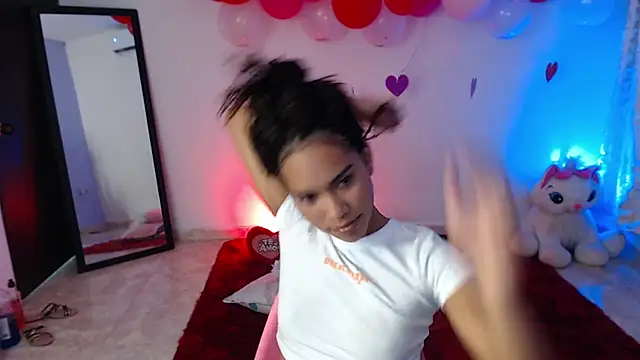 Snapshot of valeriah_7 chatting on February 21, 7:43 pm valeriah 7 online show from February 21, 7:43 pm