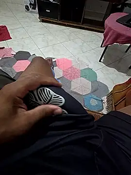 Snapshot of negro1978mt chatting on January 9, 4:48 am negro1978mt online show from January 9, 4:48 am