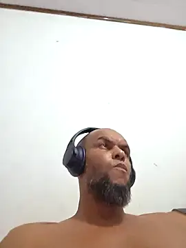 Snapshot of negro1978mt chatting on January 17, 4:39 am negro1978mt online show from January 17, 4:39 am