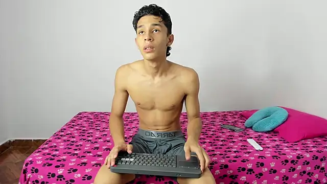 Snapshot of evanscollins chatting on January 11, 12:01 am evanscollins online show from January 11, 12:01 am