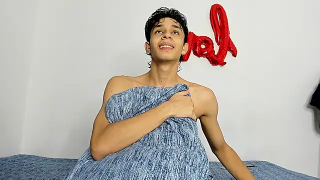 Snapshot of evanscollins chatting on October 4, 6:11 am evanscollins online show from October 4, 6:11 am