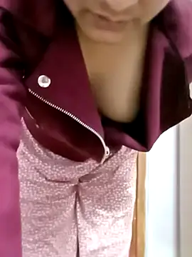 Indianhyna online show from December 20, 8:49 am