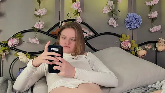 Snapshot of LilianSwall chatting on December 1, 7:36 pm LilianSwall online show from December 1, 7:36 pm