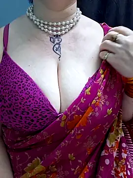Snapshot of Raja_Ranii chatting on May 13, 3:53 pm Raja Ranii online show from May 13, 3:53 pm