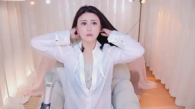 Daisy7 11 online show from April 10, 2:00 pm