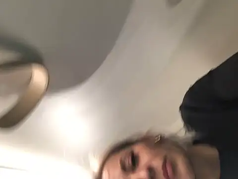 Diamond Bunny  online show from December 18, 6:03 pm