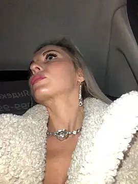 Diamond Bunny  online show from December 20, 2:38 pm