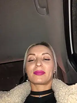 Diamond Bunny  online show from January 4, 4:00 pm