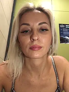 Diamond Bunny  online show from January 13, 6:05 pm