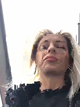 Diamond Bunny  online show from March 13, 2:01 pm