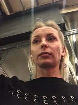 Diamond Bunny  online show from March 21, 4:51 pm