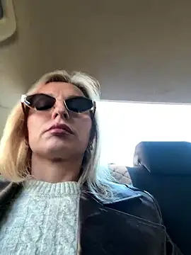 Diamond Bunny  online show from January 9, 9:23 am