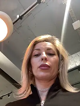 Diamond Bunny  online show from February 9, 4:22 pm