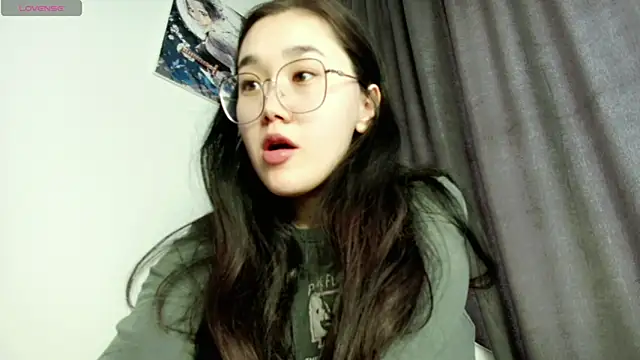 Snapshot of Jennatyan chatting on February 19, 8:01 am Jennatyan online show from February 19, 8:01 am