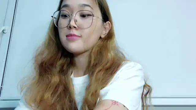 Snapshot of Jennatyan chatting on November 18, 2:43 pm Jennatyan online show from November 18, 2:43 pm