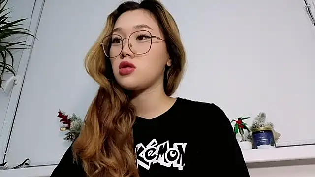 Snapshot of Jennatyan chatting on December 5, 11:30 am Jennatyan online show from December 5, 11:30 am