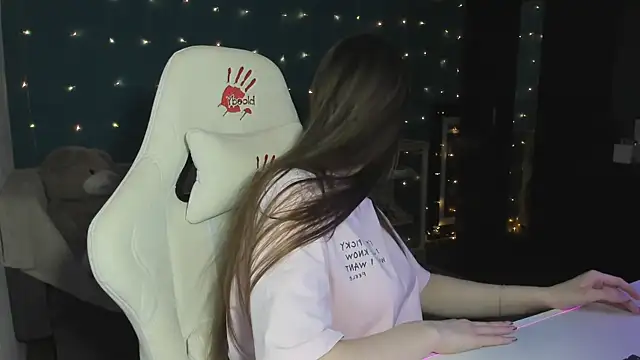 katie taylorr online show from December 3, 10:51 pm