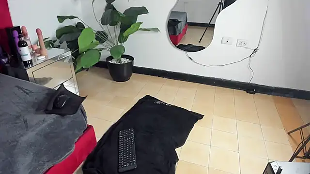 Milanxht online show from February 20, 9:20 pm