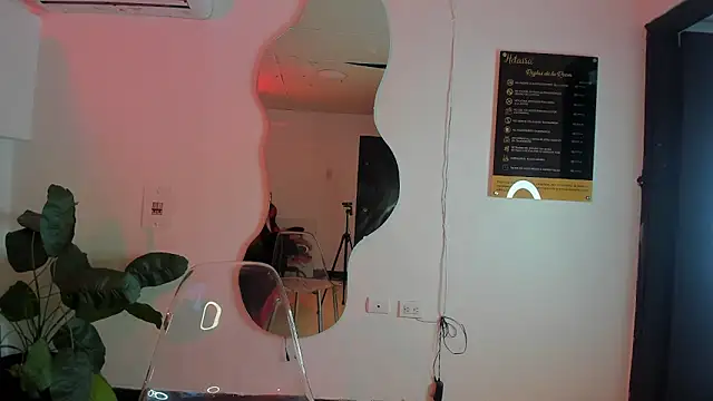 Milanxht online show from December 5, 8:05 pm