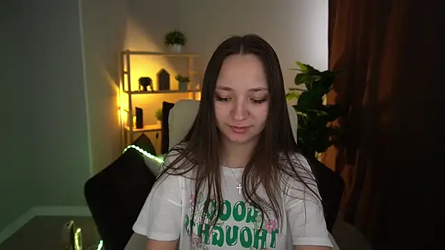 Snapshot of ElysLunar chatting on December 19, 6:12 am ElysLunar online show from December 19, 6:12 am