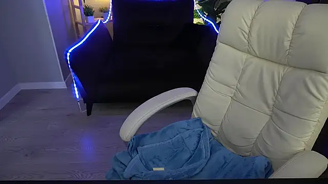 Snapshot of ElysLunar chatting on February 1, 11:37 pm ElysLunar online show from February 1, 11:37 pm