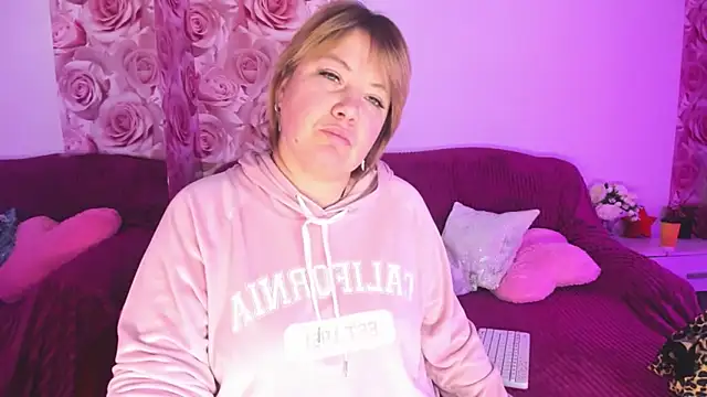 CurlyDreams online show from February 19, 6:42 am