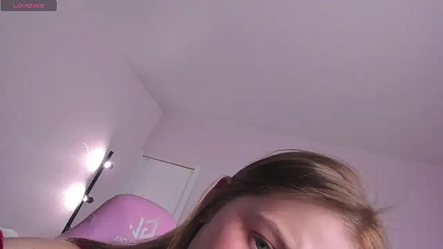 Colleen Blake online show from November 28, 5:04 pm