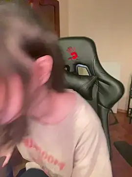 lalallalalaa- online show from February 6, 2:00 am