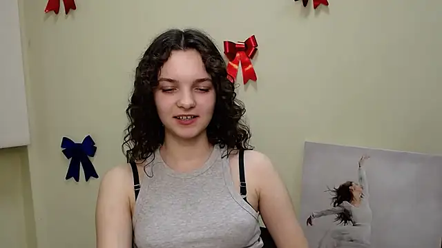  SusieSu  online show from February 15, 4:56 pm