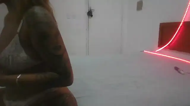 Snapshot of Gabrielleof chatting on December 19, 10:00 pm Gabrielleof online show from December 19, 10:00 pm