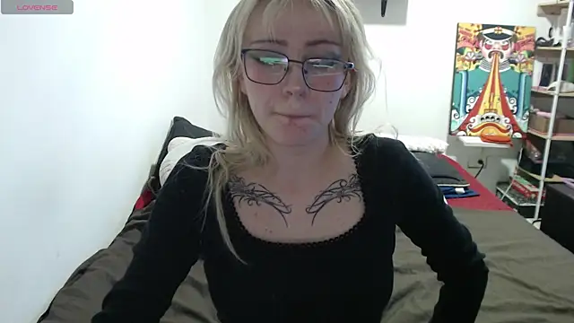 Cloe five online show from April 29, 8:48 pm