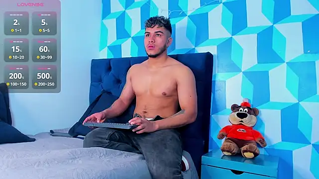 Snapshot of jeisonstark chatting on March 7, 12:01 pm jeisonstark online show from March 7, 12:01 pm