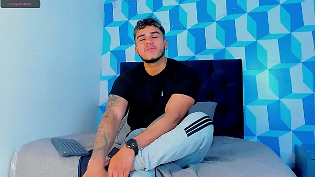 Snapshot of jeisonstark chatting on March 10, 6:01 pm jeisonstark online show from March 10, 6:01 pm