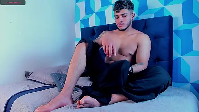 Snapshot of jeisonstark chatting on March 12, 5:28 pm jeisonstark online show from March 12, 5:28 pm