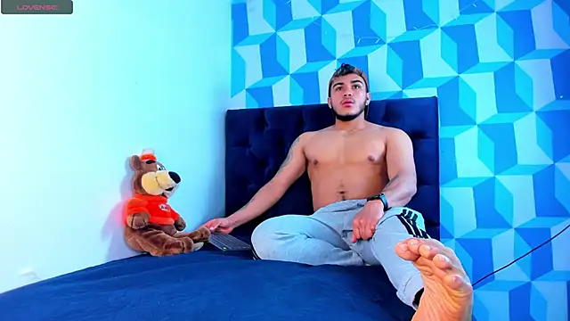 Snapshot of jeisonstark chatting on March 21, 11:33 am jeisonstark online show from March 21, 11:33 am