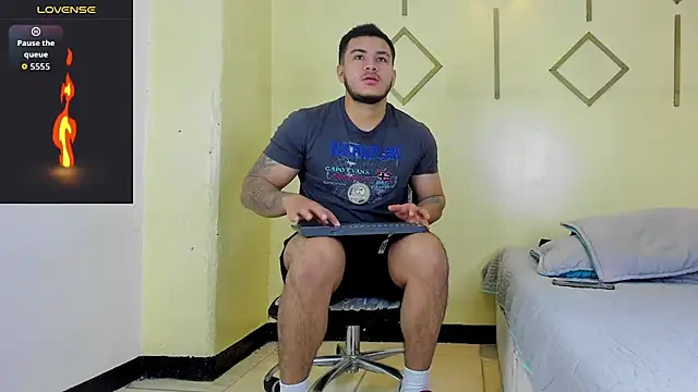 Snapshot of jeisonstark chatting on October 11, 12:26 pm jeisonstark online show from October 11, 12:26 pm