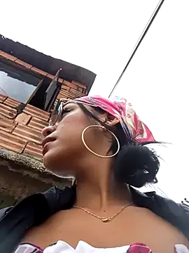 Snapshot of Sara-77 chatting on January 31, 2:28 pm Sara-77 online show from January 31, 2:28 pm