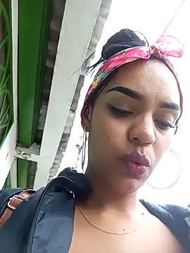 Snapshot of Sara-77 chatting on January 31, 9:48 pm Sara-77 online show from January 31, 9:48 pm