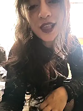 Lila Desiree online show from March 31, 9:04 pm