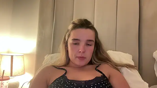 Snapshot of maisiesmithx chatting on June 8, 1:28 am maisiesmithx online show from June 8, 1:28 am